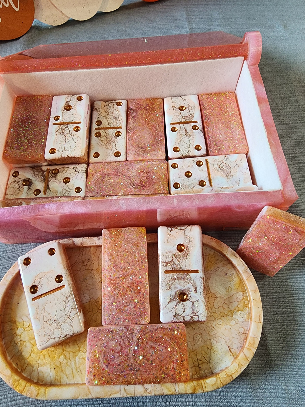 Pink champagne Dominoes